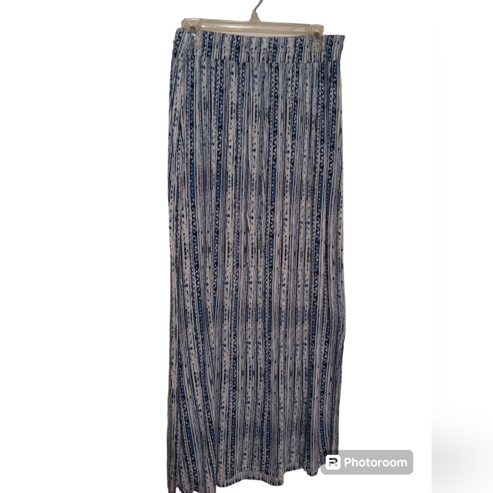 Cato Blue Vertical "Dots and Dashes" Print Lightweight Maxi Skirt. Size 18/20W